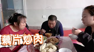 農村夫婦荒地完工！兒媳在家忙乎，藕片炒肉過癮【泥土大黑】