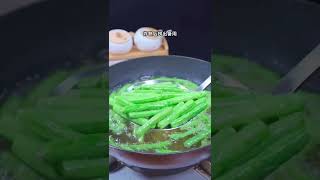 咸蛋黄焗豆角，鲜香味美，这样的做法，你吃过吗？ #家常菜 #豆角 | 美食