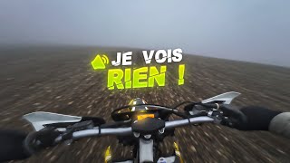 Moto en plein BROUILLARD 😶‍🌫️ (ça m’a rendu fou )