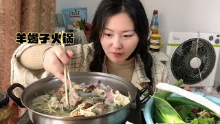 入冬来个羊蝎子火锅，大块羊肉配上自己爱吃的烫菜巴适。