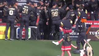 試合開始・守備位置につく直前の #オリックスバファローズ ベンチ　けっこうカオス