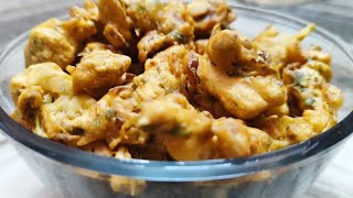 స్ట్రీట్ స్టైల్ మెతువు పకోడి | Soft pakodi | చెనగ పిండి మెతువు పకోడి| @DivyavanisCookingnCrafts