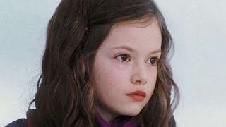 Renesmee From Twilight Is Seriously Stunning Now