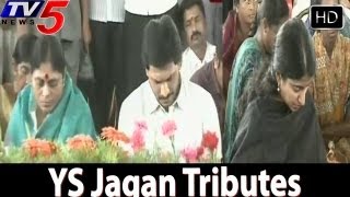 YS Jagan Pays Tributes To YSR At Idupalapaya - TV5