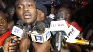 modou lo visiblement énervé par les questions du reporter.