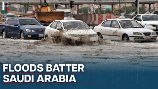 Saudi Arabia: Roads In Medina Submerged Amid Floods and Rain, Several Regions Under Red Alert