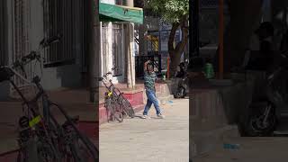 La bicicleta 🚴 gigante #funny #viralvideo #comedy #humor #bromapesada #prank #funnyvideo #news