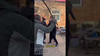 二个不孝儿子虐待母亲，私吞母亲看病钱，还将母亲关进小黑屋。看朱老师如何现场调解。#法律咨询#家庭纠纷#债务纠纷#正能量