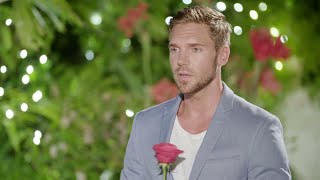 Niclas Lij delar ut sista rosen som gör att bara två tjejer är kvar  - Bachelor (Sjuan)