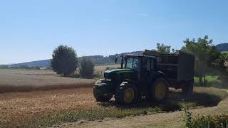 John Deere 6930 a Fliegl giant