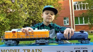 Большой ПОЕЗД и большая ЖЕЛЕЗНАЯ ДОРОГА Игрушка для мальчиков Видео про поезда для детей