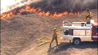BRISBANE WILDFIRE:  Raw video of firefighters battling Brisbane wildfire