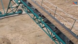 Mobile belt conveyor for conveying sand