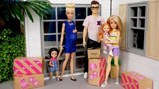 Familia Roberts se Mudan a la Nueva Casa de Muñecas Barbie