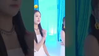 유진언니가 제 엉덩이를 쳤어요 #ive #레이 #유진 #이서