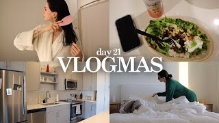 VLOGMAS: deep cleaning the apartment before christmas, new camera, takeout for dinner \u0026 cozy night