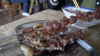 来新疆一定不能错过的美食——羊腰子，这么大一串才10块钱！  #新疆美食 #美食探店