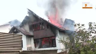 Jammu \u0026 Kashmir : House Fire in Rajbagh, Srinagar – Firefighting Operation in Progress | News9