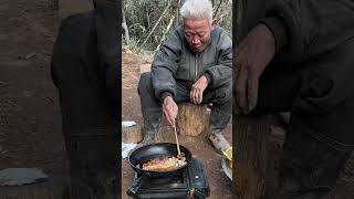 돼지고기 입안에서. 굴피집어르신