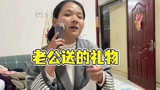 老公兑现承诺买美容仪，婆婆吃醋说儿子靠不住，海燕张口说靠儿媳【许海燕vlog】