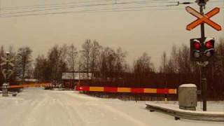 Freight train 5422 passes Toppi level crossing