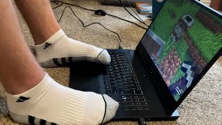 Beating Hardcore Minecraft with my Feet