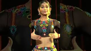 Vartika Jha Dance "Engine Ki Seeti Mein Maro Man Dole" #Shorts #Viralshort