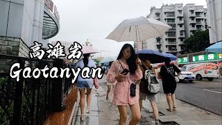 Gaotanyan, Shapinaba District, Chongqing, China.Strolling on the streets of Chongqing in the rain