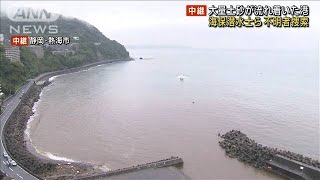 大量の土砂流れ着いた港で海保潜水士が不明者捜索(2021年7月4日)