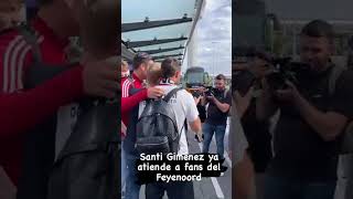 Los fans del Feyenoord ya persiguen a Santiago Giménez | #shorts
