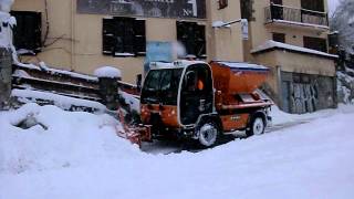 AUSA municipalities M 350 H with snow plow in Salardu