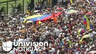 Continúa la tensión: miles de venezolanos esperan una solución a la crisis política del país