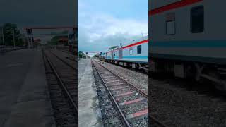 15909-Awadh assam exp | 15909-Awadh assam exp crossing | #fyp #train #shortsfeed #ytshorts #shorts