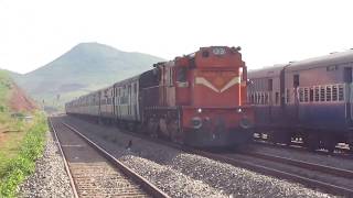 [2016] Rourkela-Jagdalpur Express crosses Samleshwari Express at Dumuriput.