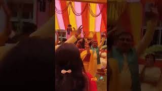 Best Uncle Aunty Dance l Indian wedding _ How to connect with the audience while singing Live#shorts