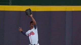 WSH@ATL: B.J. Upton leaps at the wall for a nice grab