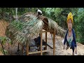 Single mother and baby have completed 90% of the house, built a roof on a rainy day