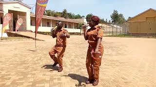 Abaana !bamanyi okuyimba bano Uganda prison Band.