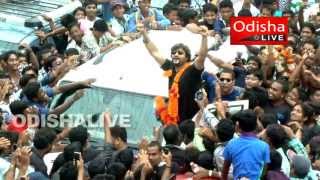 Anubhav Craze - Premier Show Crowd - Hata Dhari Chalutha