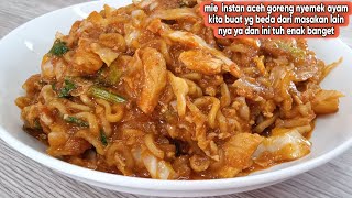 mie instan aceh goreng nyemek ayam kita masak yg yg beda dari lain nya,emang ada yg seenak ini