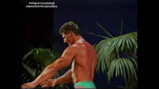 Mr Ironman 1985 overall winner Fred van Rutten, guest posing at the Dutch Grand Prix  1987