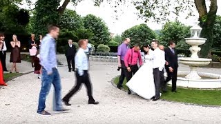 Die Hochzeit ist im vollem Gange: Dann sagt der Fotograf das Unglaubliche