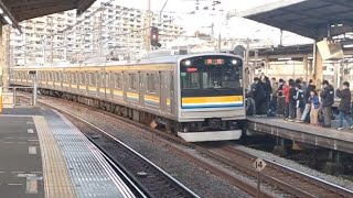 鶴見線205系1100番台横ナハT11＋T19編成回9895M 6両国府津疎開回送警笛ならして発車   2023.12.28