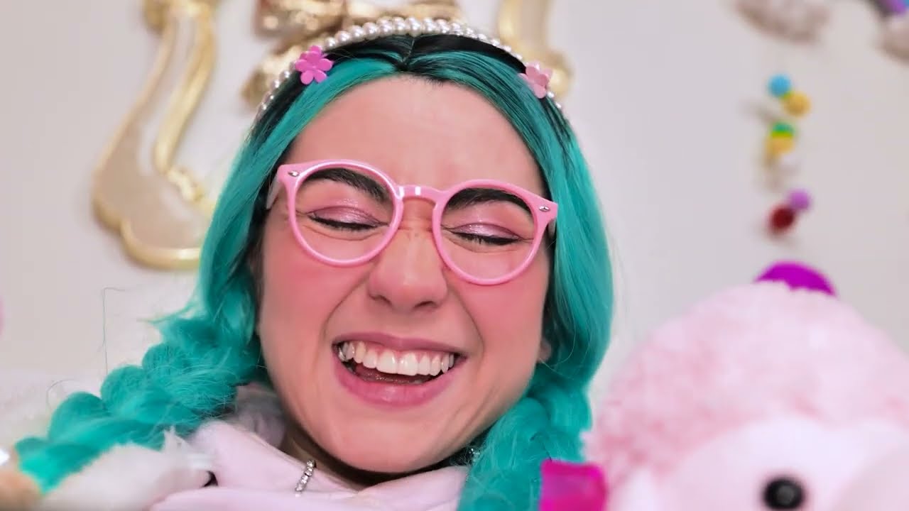 BEST Summer CAMPING Hacks - Crazy TikTok Challenges | Funny Relatable Story by La La Life Games