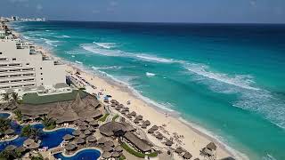 Beautiful Cancun waves \