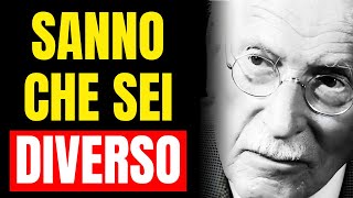 Non sei come gli altri, 8 strani segni che sei DIVERSO - Carl Jung