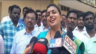 Nagari YSRCP MLA RK Roja serves food for students || Gorumudda mid day meals