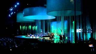 Barry Manilow singing "Mandy" at Nobel Concert 2010 Oslo-2.MPG