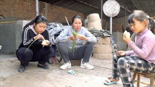 清香侄媳妇家蹭包子吃，韭菜豆腐馅真好吃，配上新鲜蒜苔吃不够