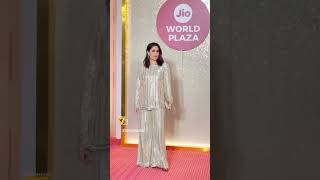 Kareena Kapoor Khan at the Jio World Plaza #kareenakapoorkhan #saifalikhan #shorts#viral#bollywood